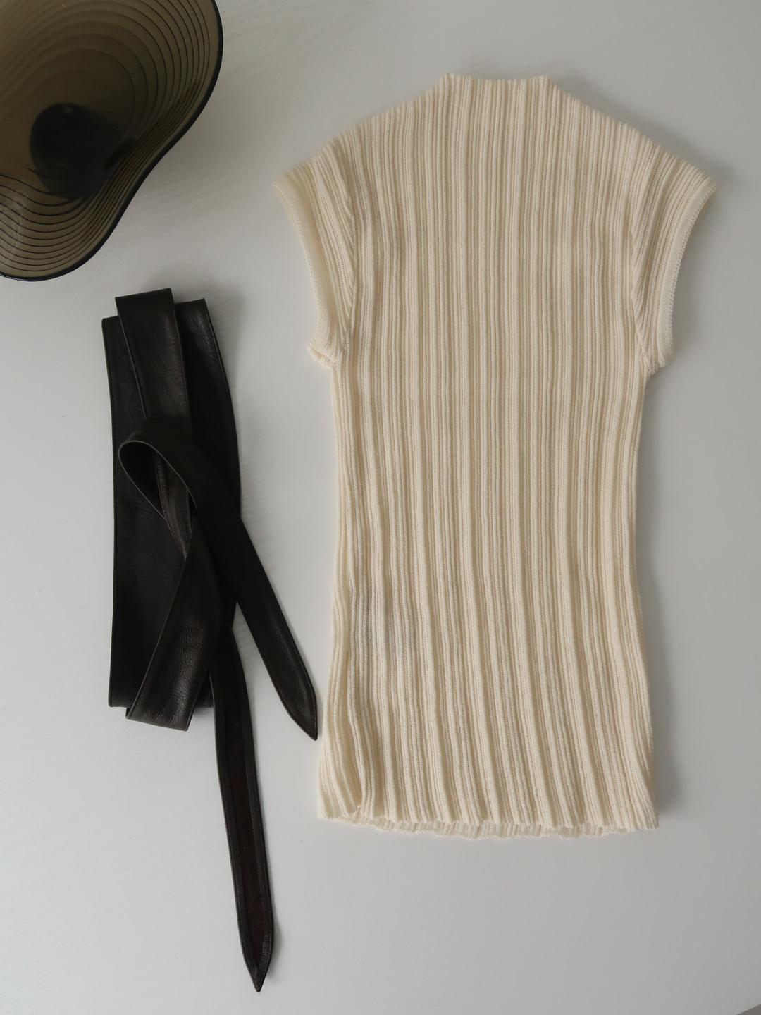 PLEATED MOCK NECK TOP