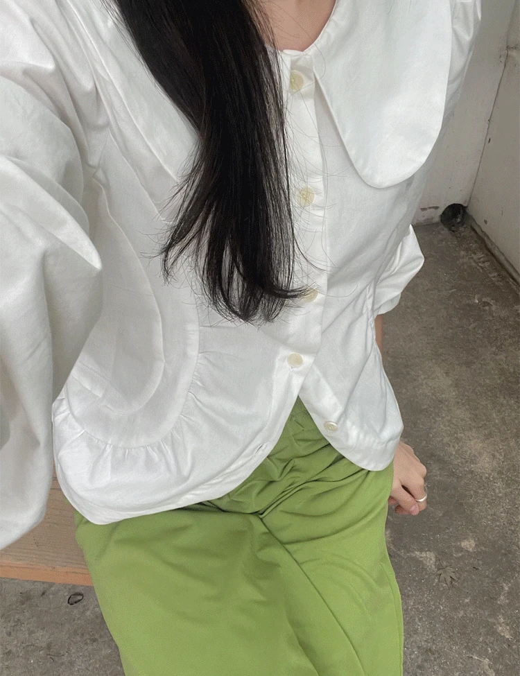 [하객룩/출근룩] [디테일] 둥근 카라 셔링 블라우스(2color)