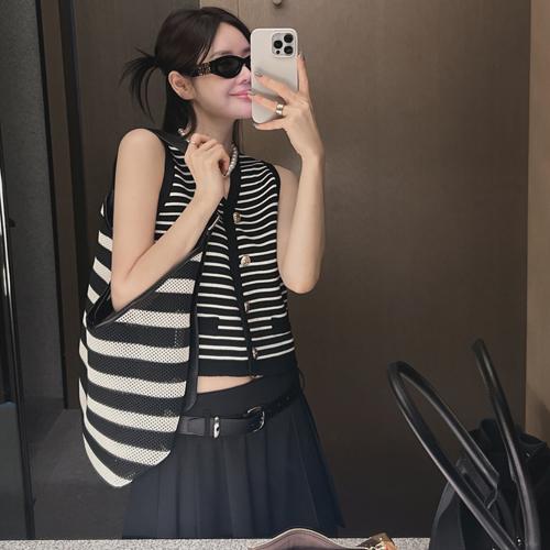 Daily stripe knit vest