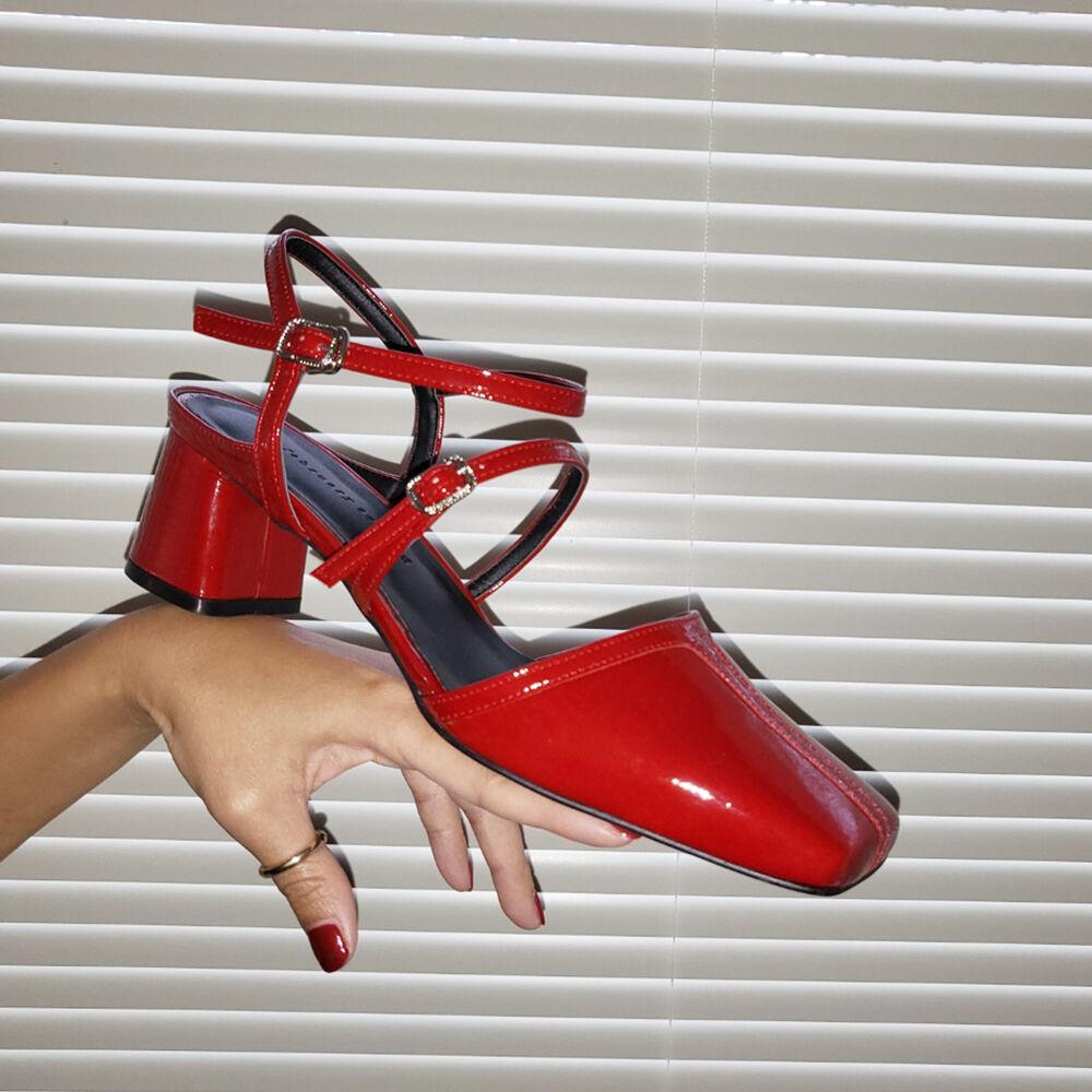 Oblipue square slingback Red