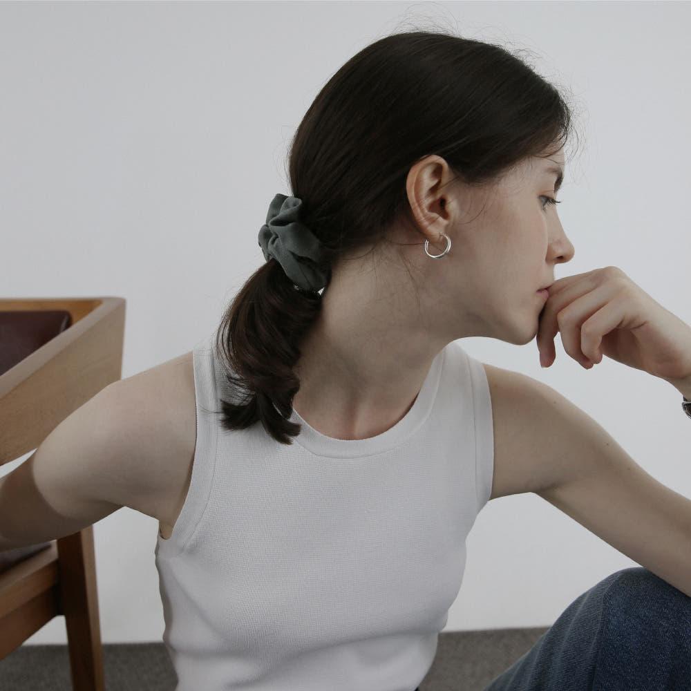 [네] NÉ 세르주 실켓 스몰스크런치_세이지그린 / Serge Silket Small Scrunchie_sage green