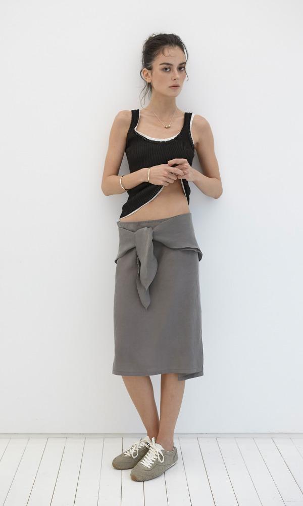 LACE-TRIMMED KNIT SLEEVELESS (BLACK)