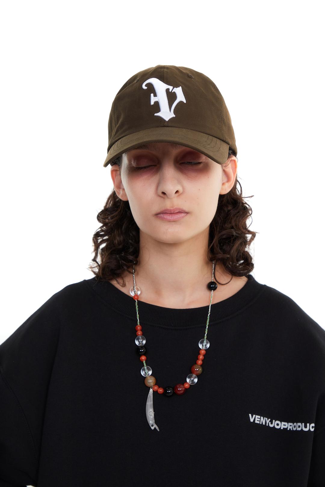 " V LOGO \" CAP (KHAKI)