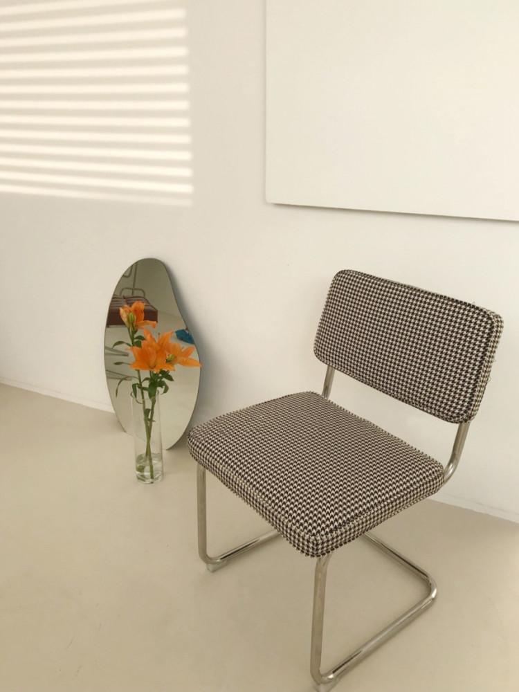 쏠띵즈 체크 벨벳 모던하우스 패브릭 탁상의자