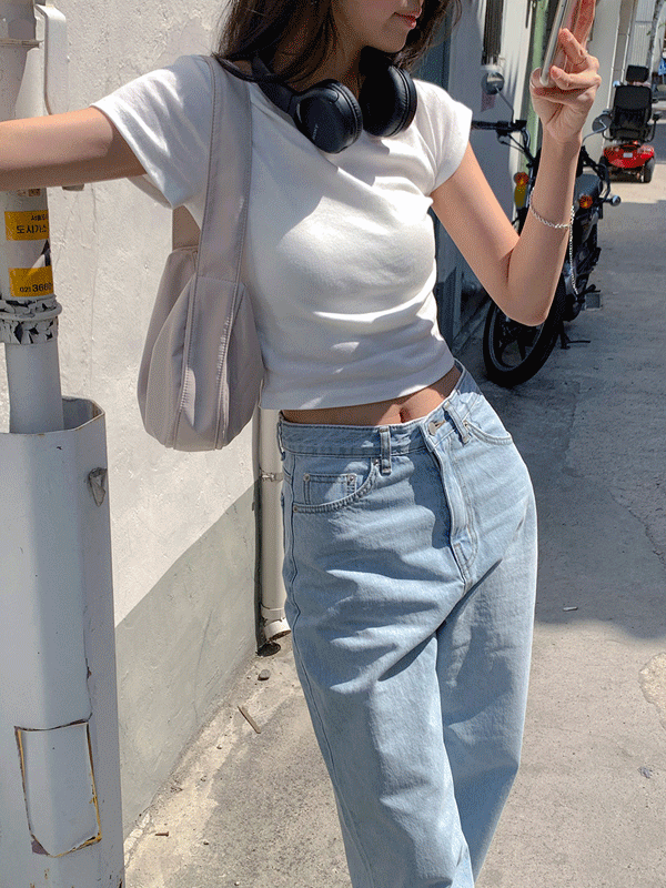 언발 크롭 티셔츠