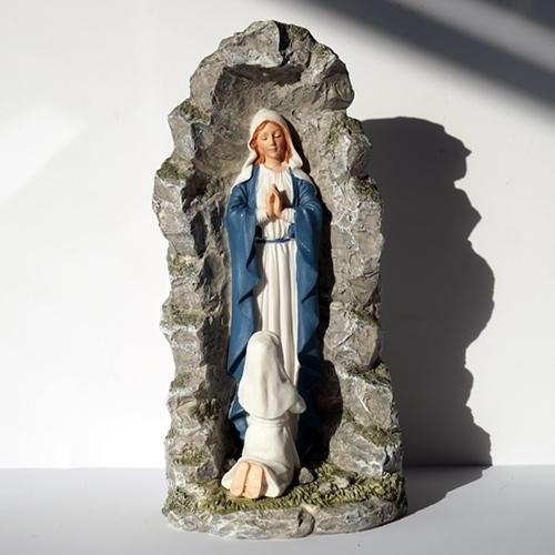 동굴 기도 성모(소녀)