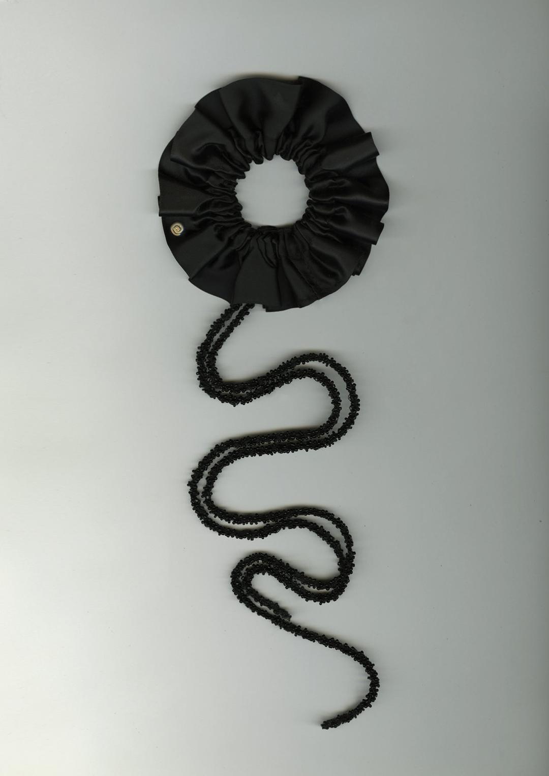 ONYX SCRUNCHIE