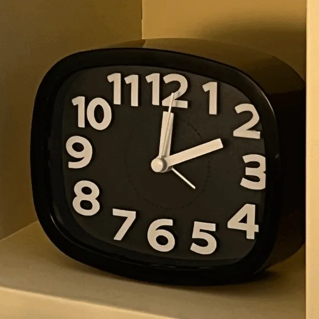 클래식 아날로그 무소음 탁상시계 모던 블랙 알람시계 인테리어 소품 집들이 선물 벽시계 원룸 시계 테이블시계