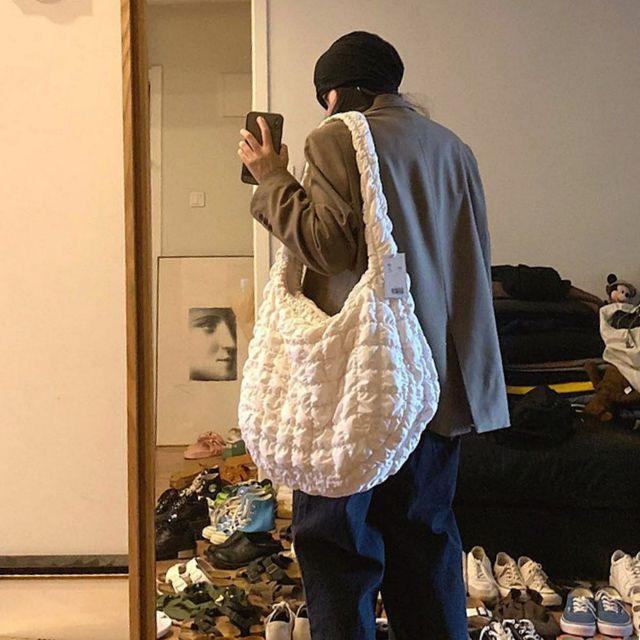 [오늘출발] 보부상 제니백 와플 구름백 폼폼 퀼티드 오버사이즈 클라우드가방 바캉스 여행 기저귀 가방