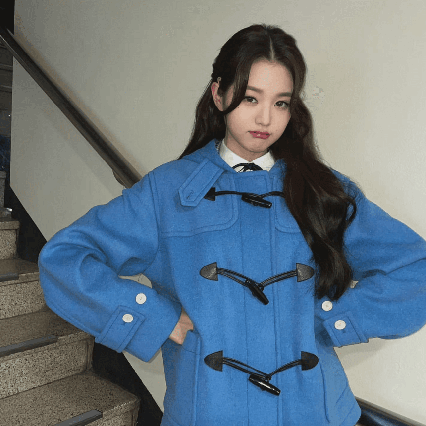 아이브 떡볶이 블루 코트 아이돌 걸그룹 패션 겨울 후드 하프코트