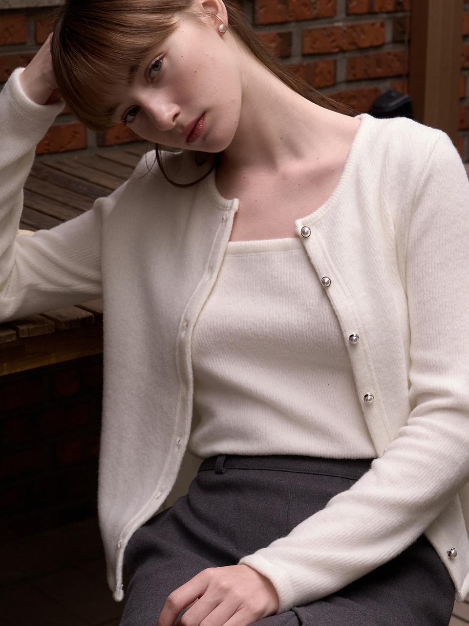 [세트] 플러피 버튼 가디건+슬리브리스 아이보리 j1624