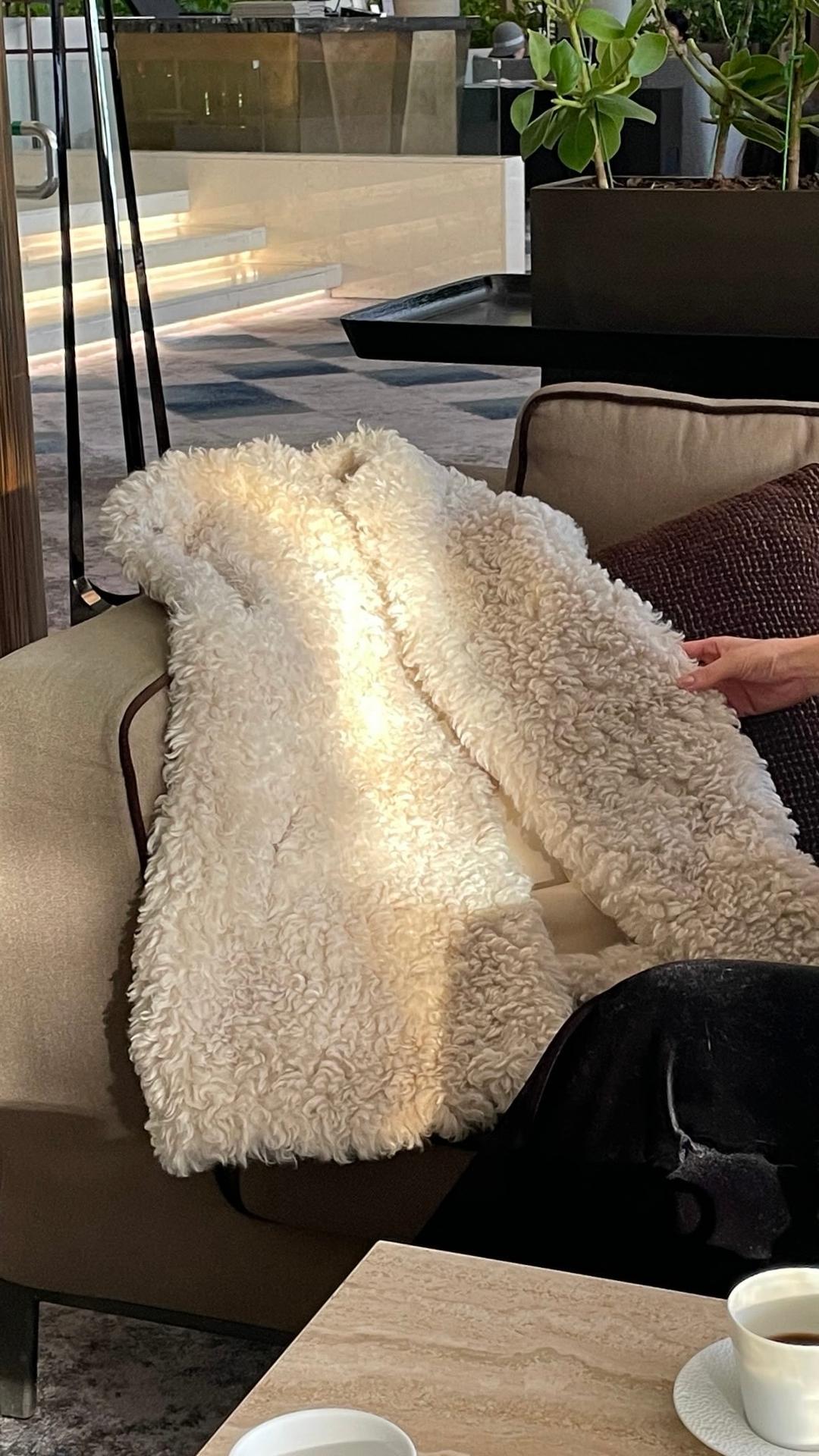 [preorder] curly-shearing half vest