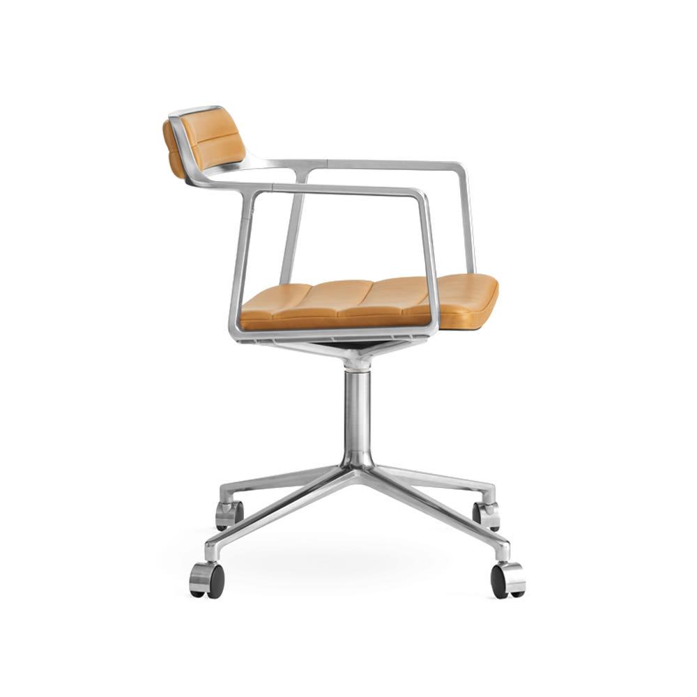 [vipp] 빕 452 Swivel chair w wheels (sand leather)