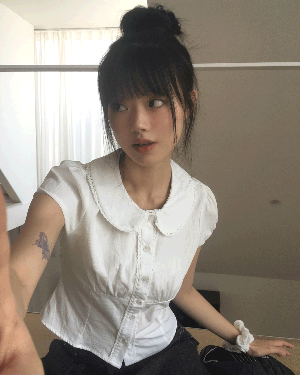 원더원더 코루 레이스 라운드 카라 반팔 블라우스