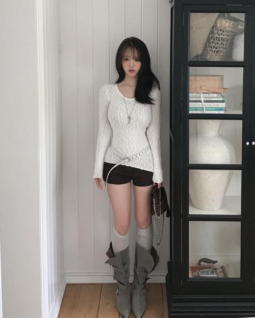 잔느 [당일발송] [MADE] FROST UNBALANCE WOOL KNIT