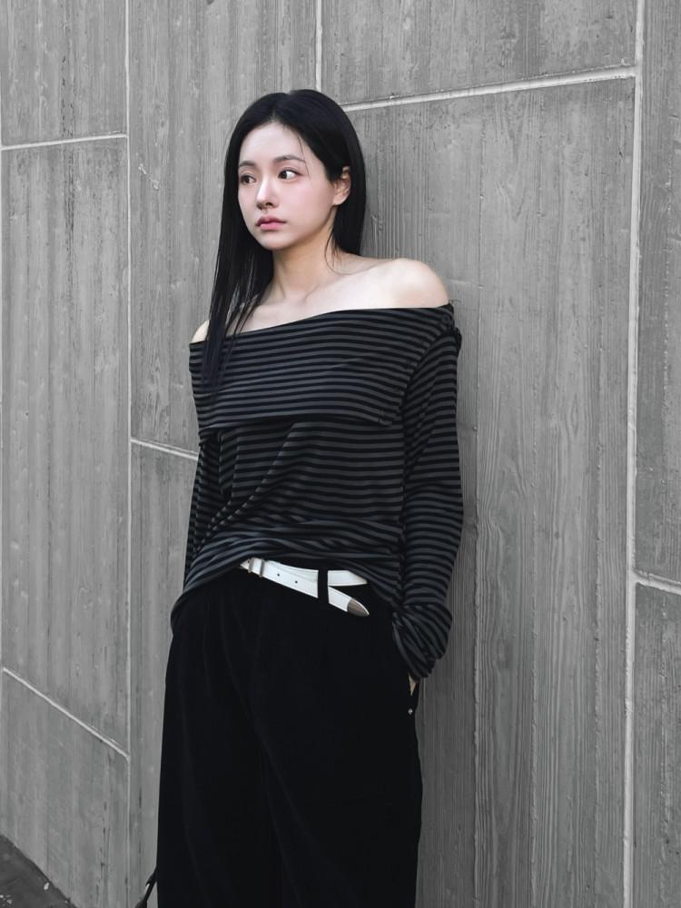 리원 버튼 트임 스트라이프 오프숄더 티셔츠 (2 color)