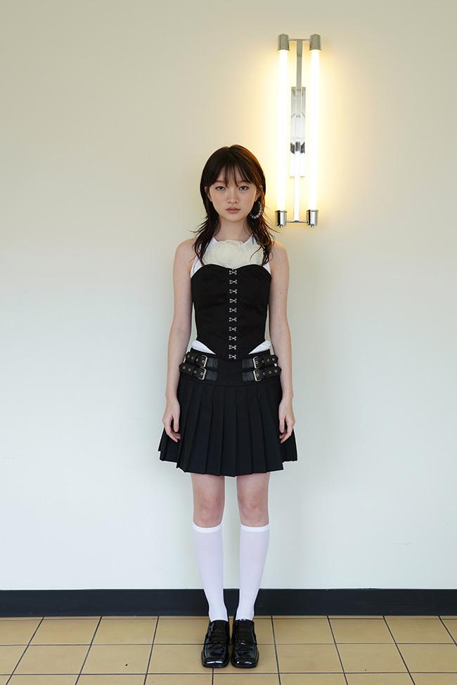 4BELTED PLEATED MINI SKIRT IN BLACK