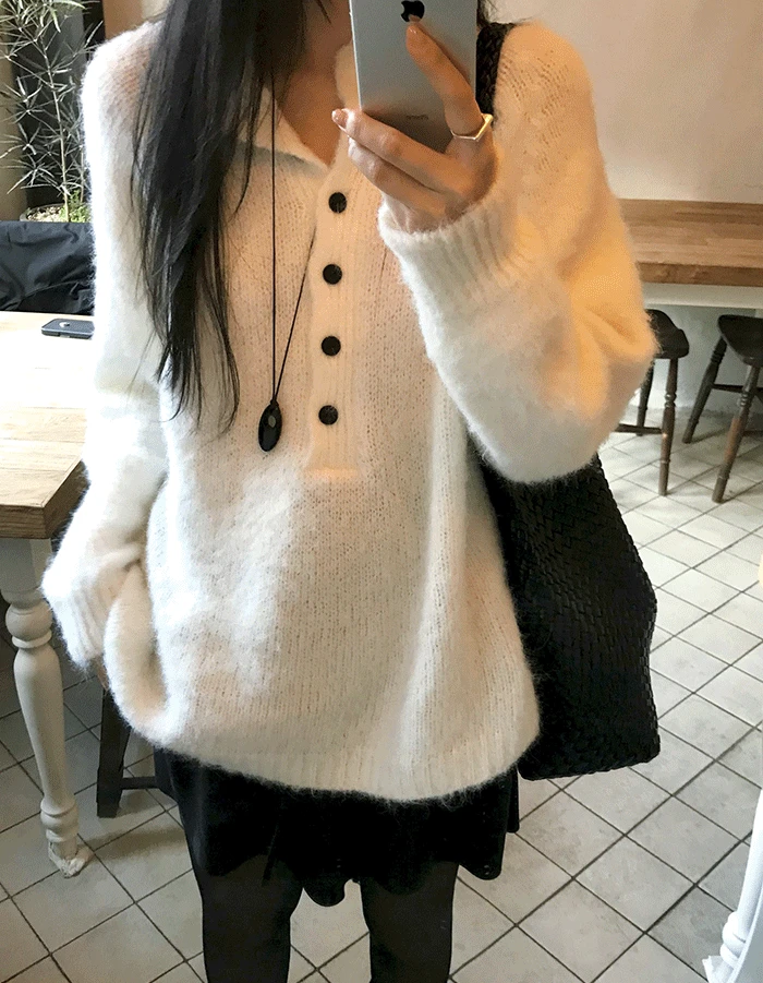 [봄신상🎀/MD픽] 루즈 플러피 버튼 니트