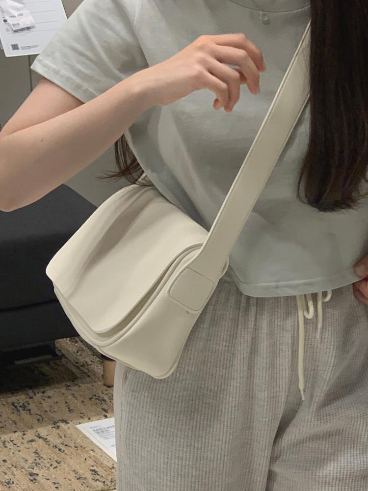 (Button ver.) messenger bag