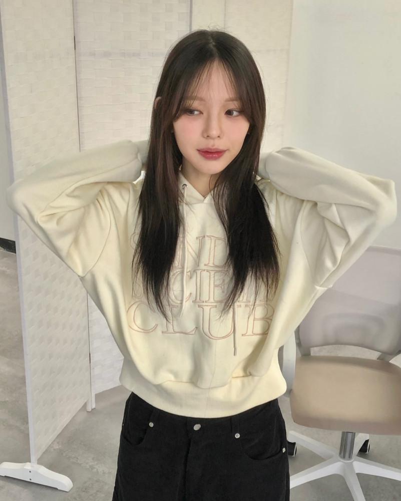 Indira T 인디라 후드티 레터링 크롭 자수