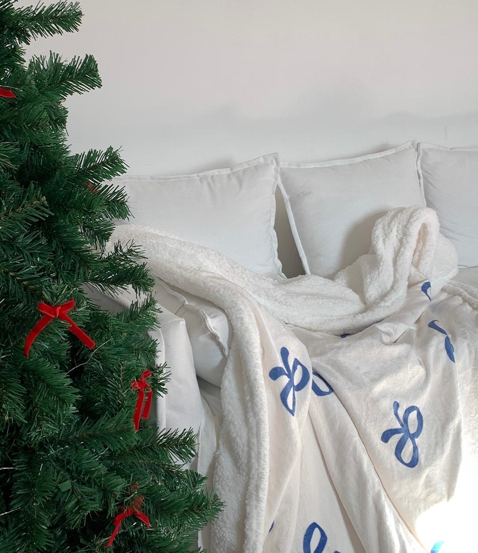 퓨어 화이트 블루 리본 3type 벨벳 무릎 담요