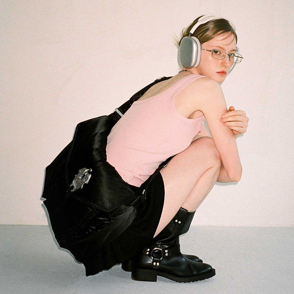 raven oblique messenger bag / black