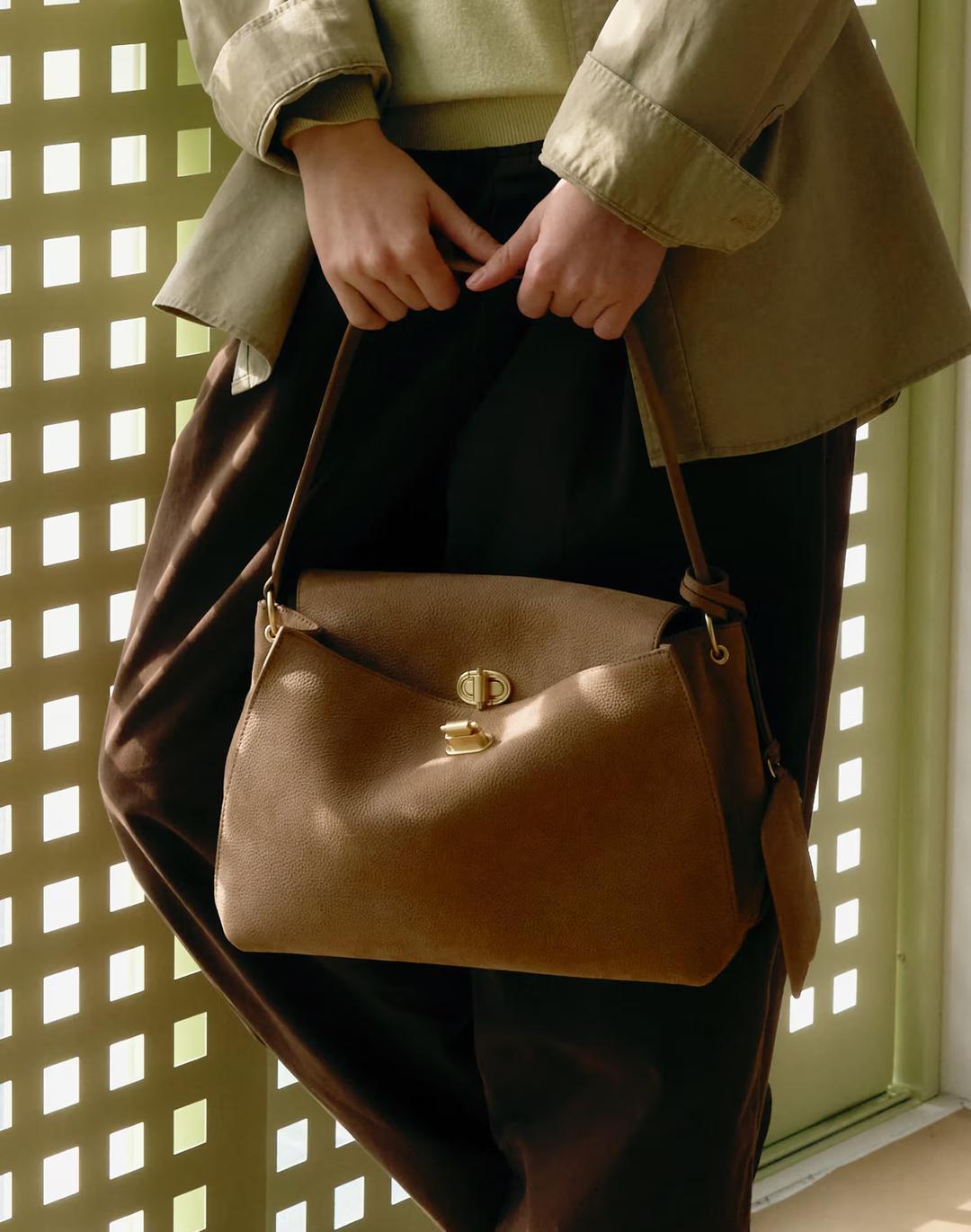 [AUBE] 누벅 오브 장식 숄더백 M 베이지