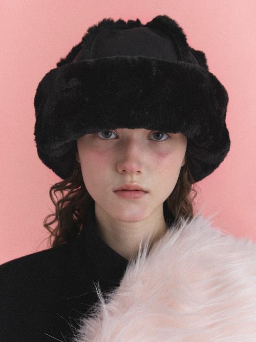 FUR TOQUE HAT IN SUEDE BLACK