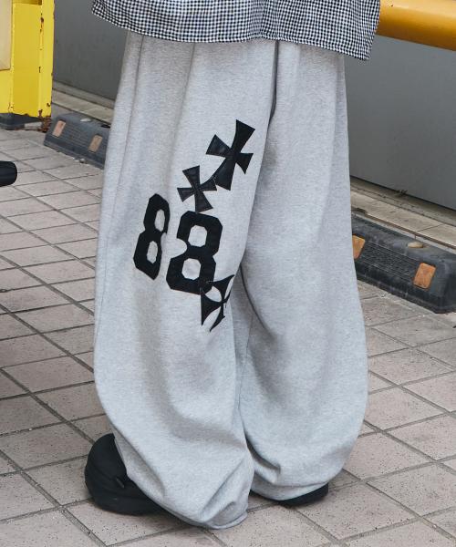 88 크로스 백 패치 스웨트 팬츠[그레이]