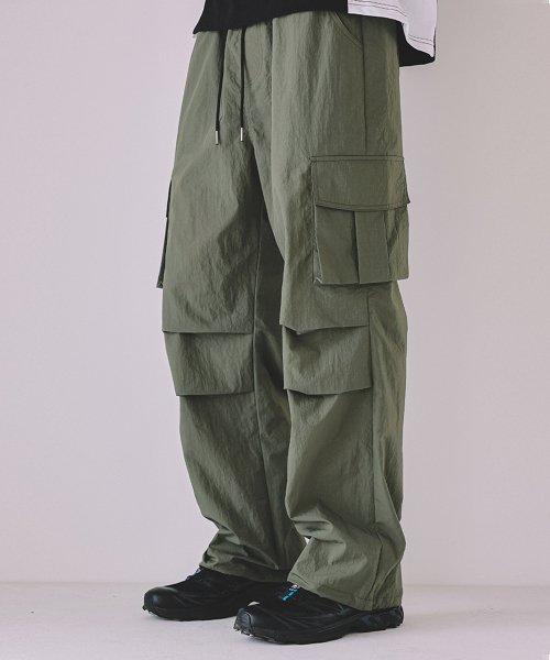 [썸머 ver] Nylon Cargo Parasuit Pants Khaki
