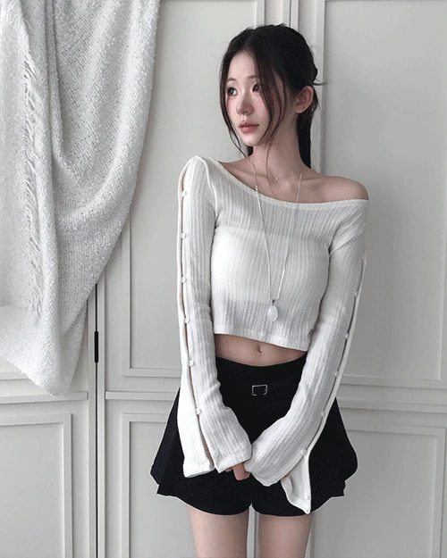 브렛 버튼 홀 크롭 TOP