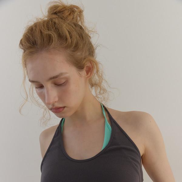 CURVE HALTER SLEEVELESS (CHARCOAL)(5월 18일 예약배송)