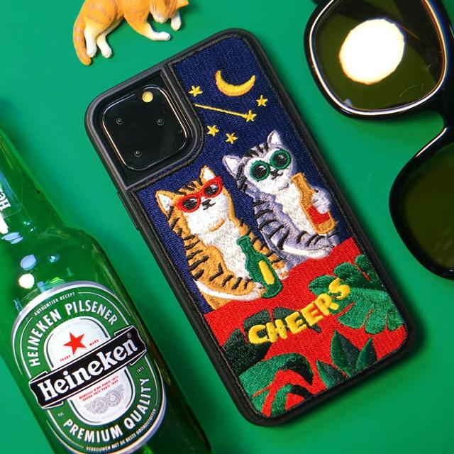 고양이 Drunken Cats - 고급스러운 아이폰 디자인 위글위글 자수 케이스