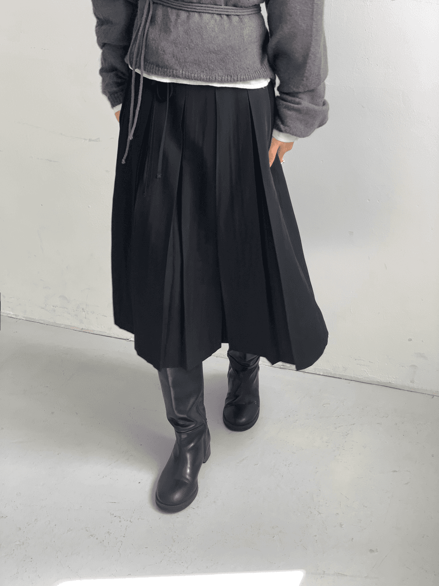 클래식 스트랩 플리츠 스커트 (black)