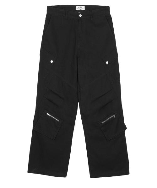 Slant Pleats Multi Cargo Pants_Black