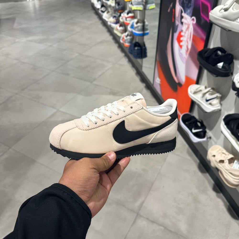 [국내매장] 나이키 코르테즈 텍스타일 구아바 아이스 블랙 HJ7233-838