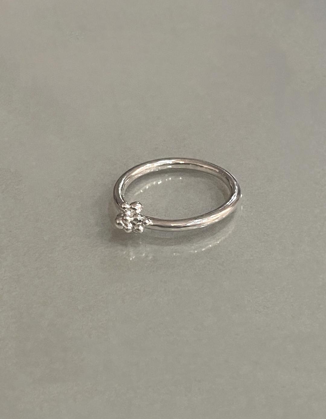Petit grape ring