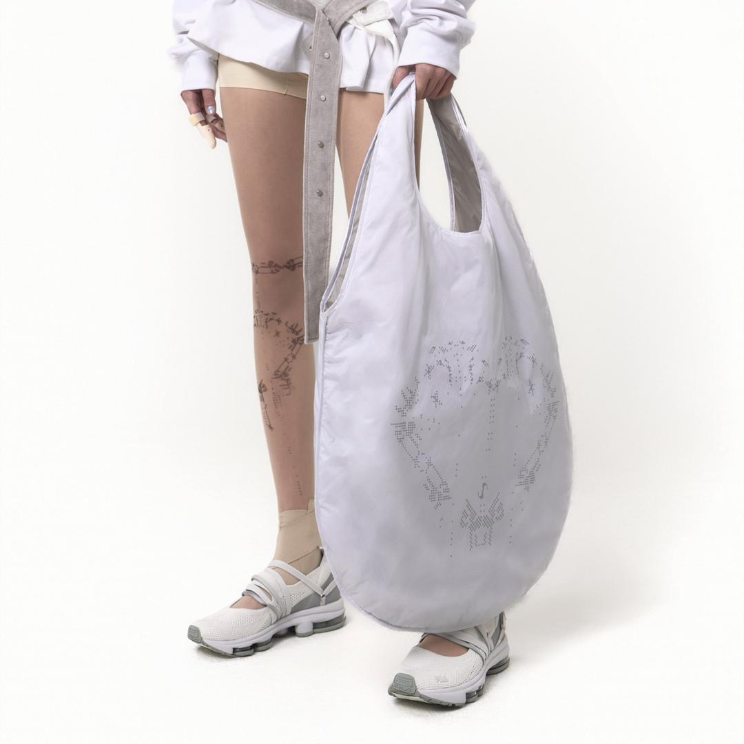 Reversible Graphic Padded Bag / Off White