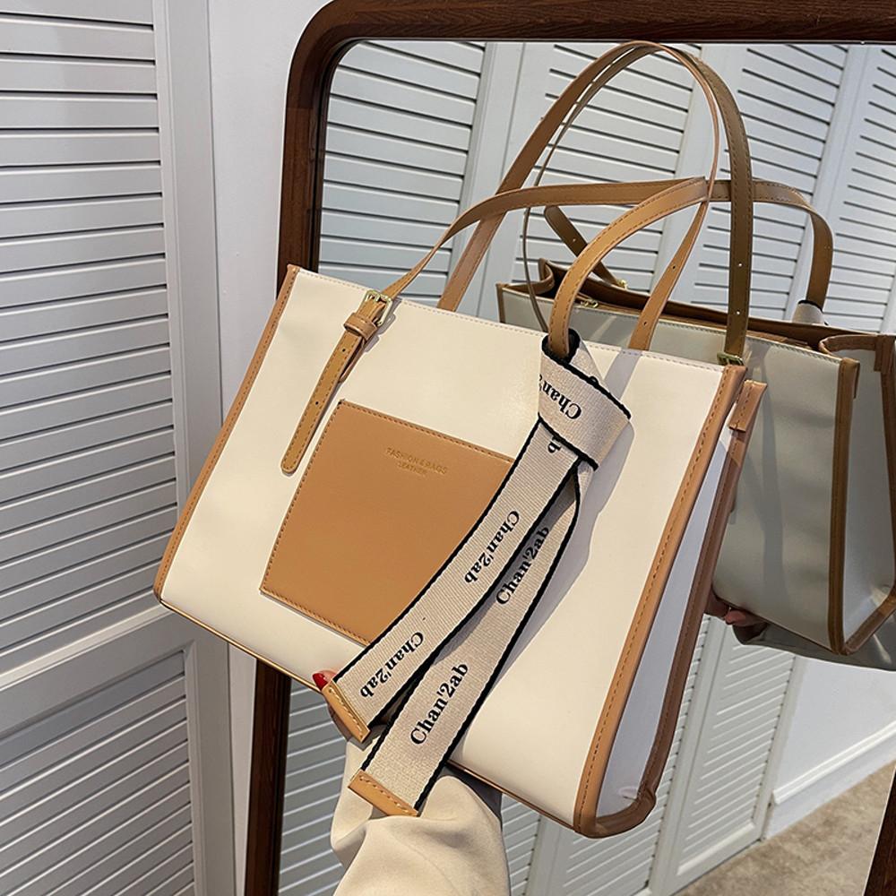 [민티즈콜렉션] 스퀘어패치 레더파이핑 레터링 리본 숄더백 보부상가방