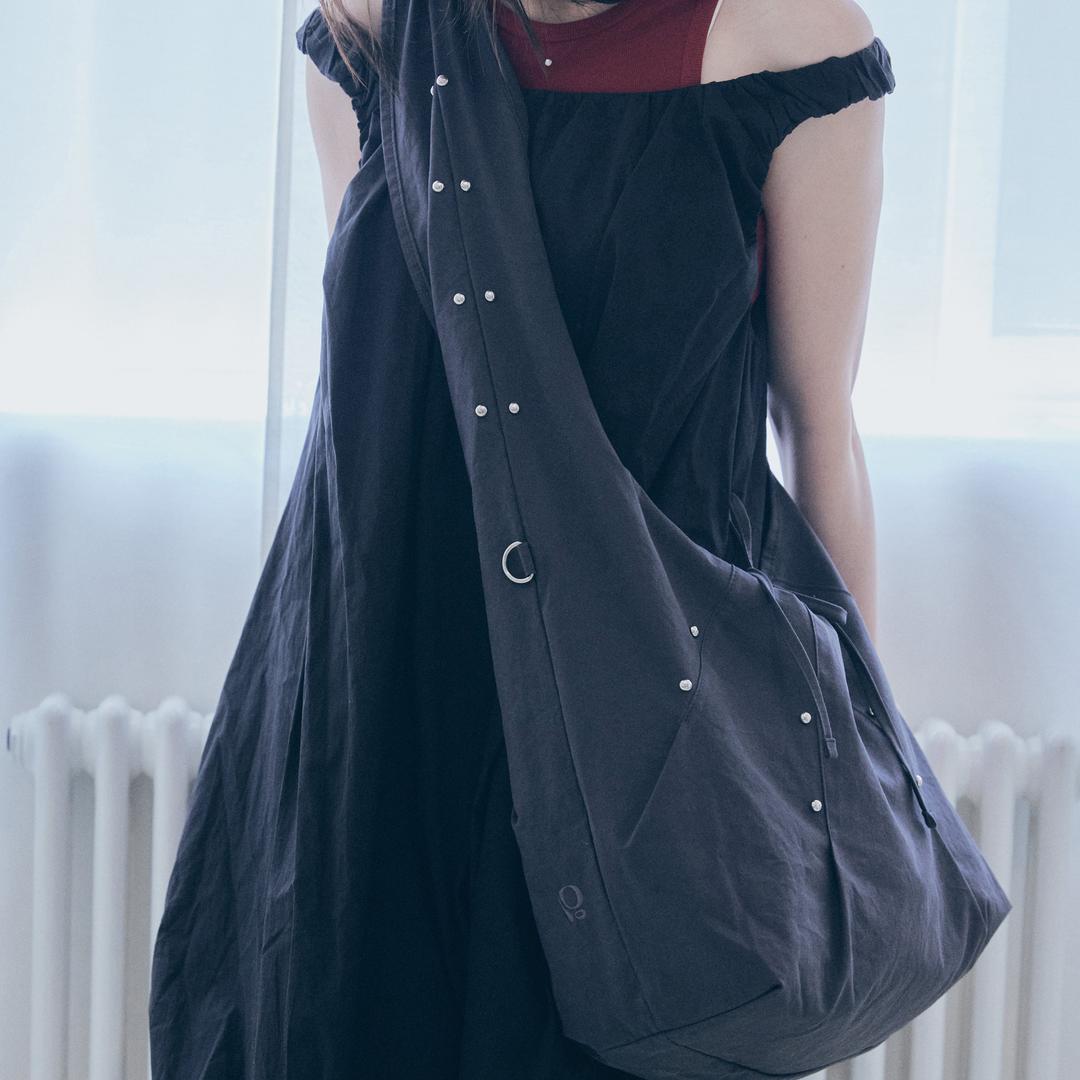 rivet cross bag (charcoal)