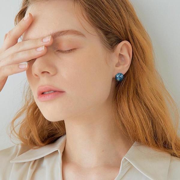 Round Pearl Ceramic Earring(Classic Blue)