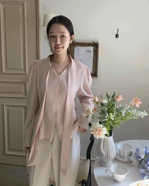 [데이트룩/러블리룩🎀] 리본 타이 핀턱 블라우스 (2color)