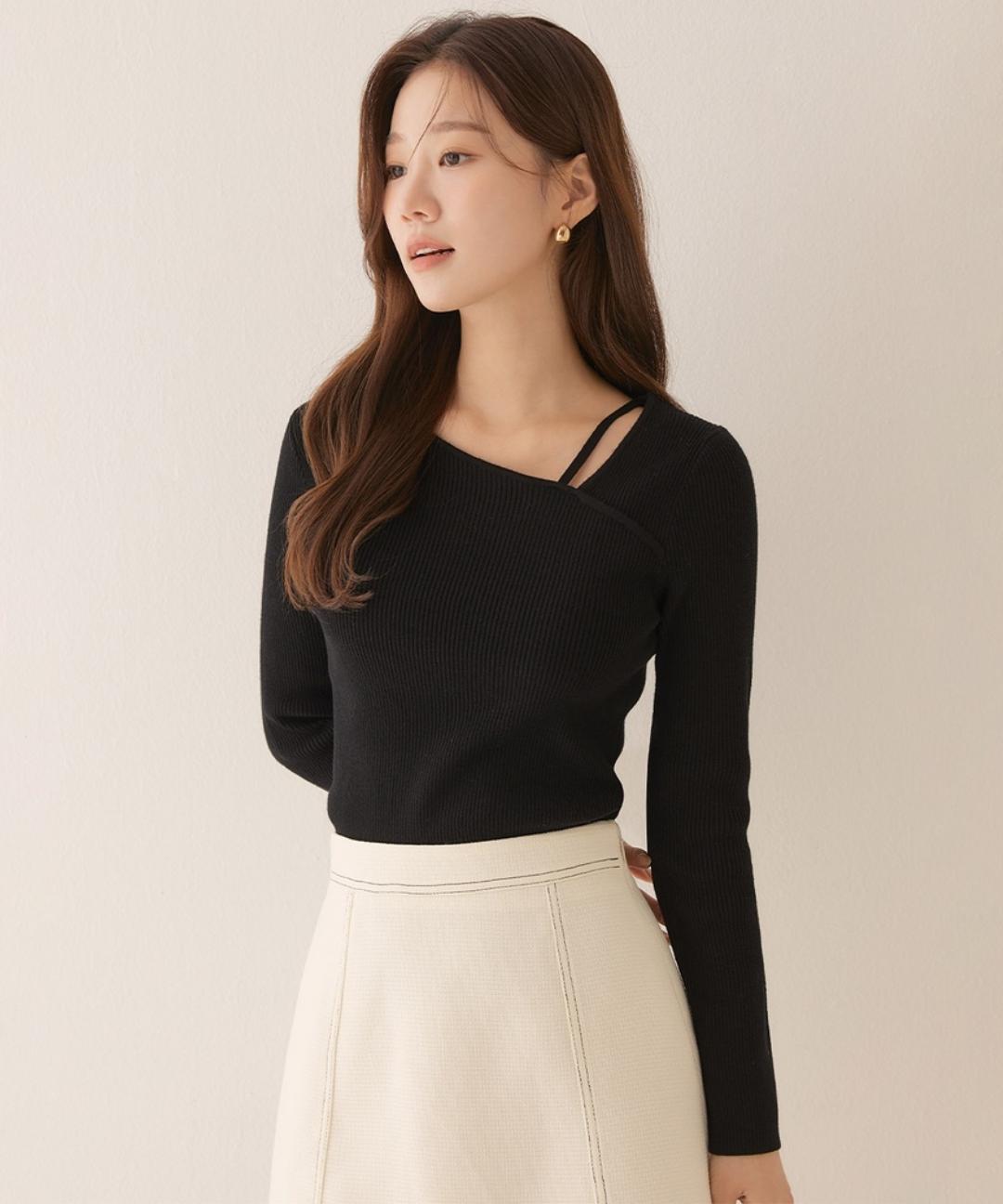 로엠 [시즌오프] 언발넥 스트랩 스웨터(2colors)_RMKAE23R18