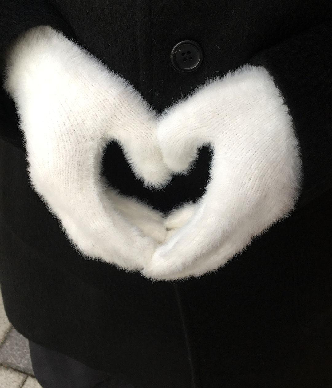 [바로배송] fluffy five-finger gloves