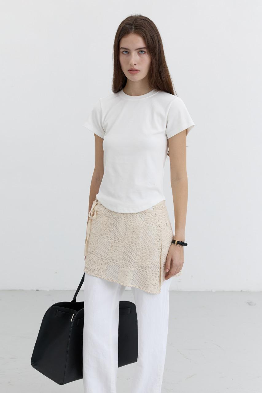 CURVED HEM SLIM-FIT TOP WHITE