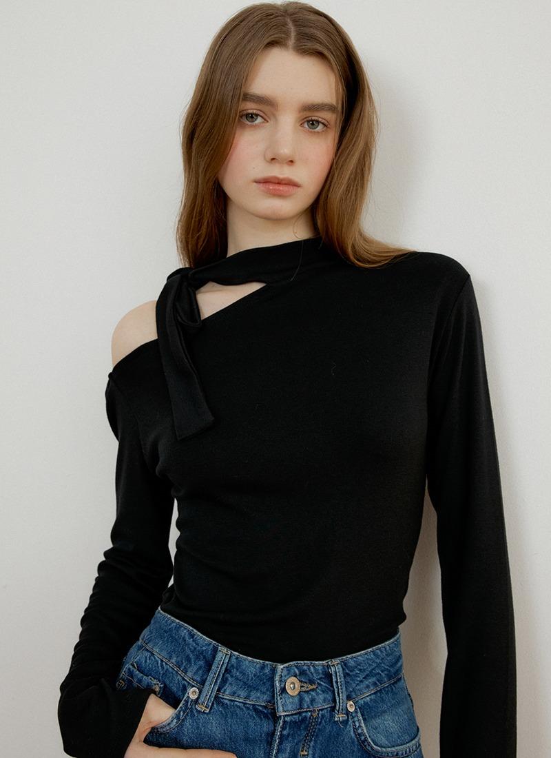 AT CUTOUT SCARF T-SHIRTS BLACK