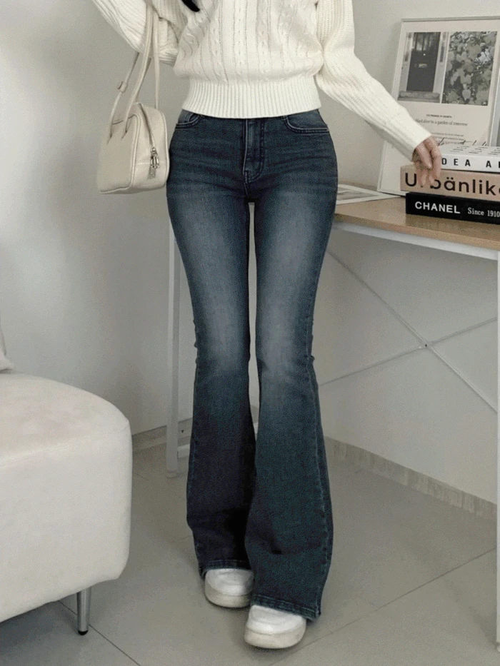 [골반패드/허얇골넓핏] 코우 부츠컷 데님 팬츠 (1color)