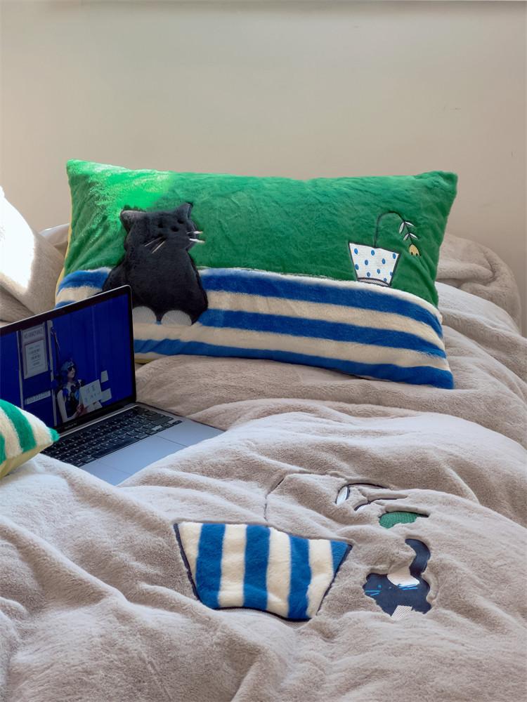 수심 Winter Cat Bedding(2 color) 겨울 고양이 극세사 베딩 이불 베개 세트