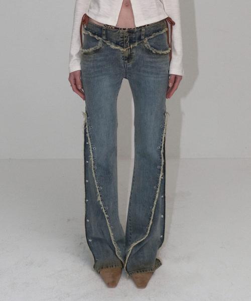 EYELET RAW-EDGE BOOTS CUT JEANS [BLUE]