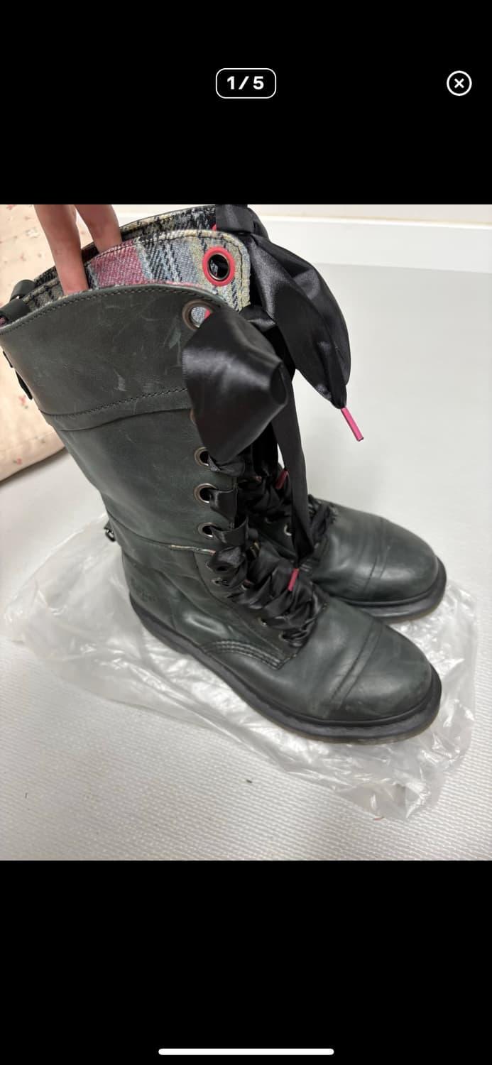 닥터마틴 트라이엄프 12홀 워커 부츠 나나깔 | 후루츠패밀리